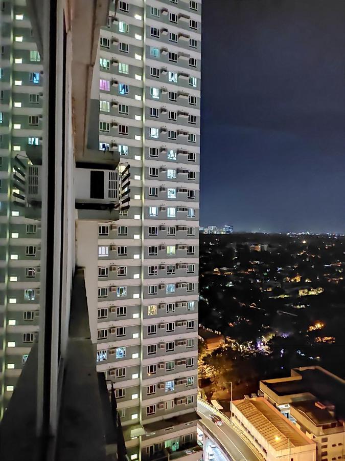 The Beacon Makati Manila Exterior photo